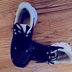 ON shoes cloudflyer 4